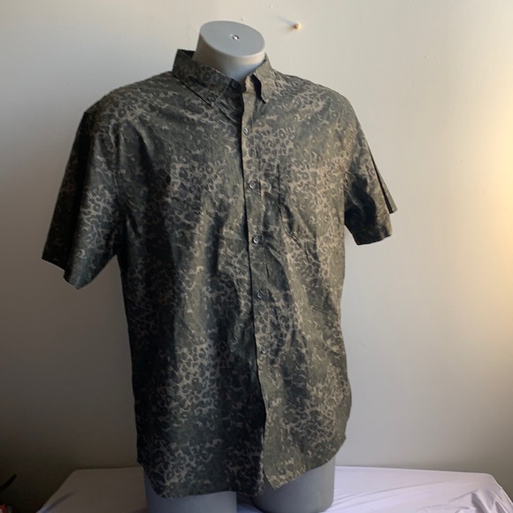 Animal Print Camo Print Button Down Old Navy XL - Picture 2 of 7